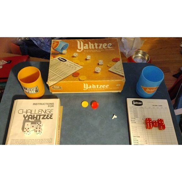 Yahtzee 2 In One Vintage 1975 Lowe Milton Bradley  Game Blue Cup !!!! Yahtzee Ch - Picture 6 of 6